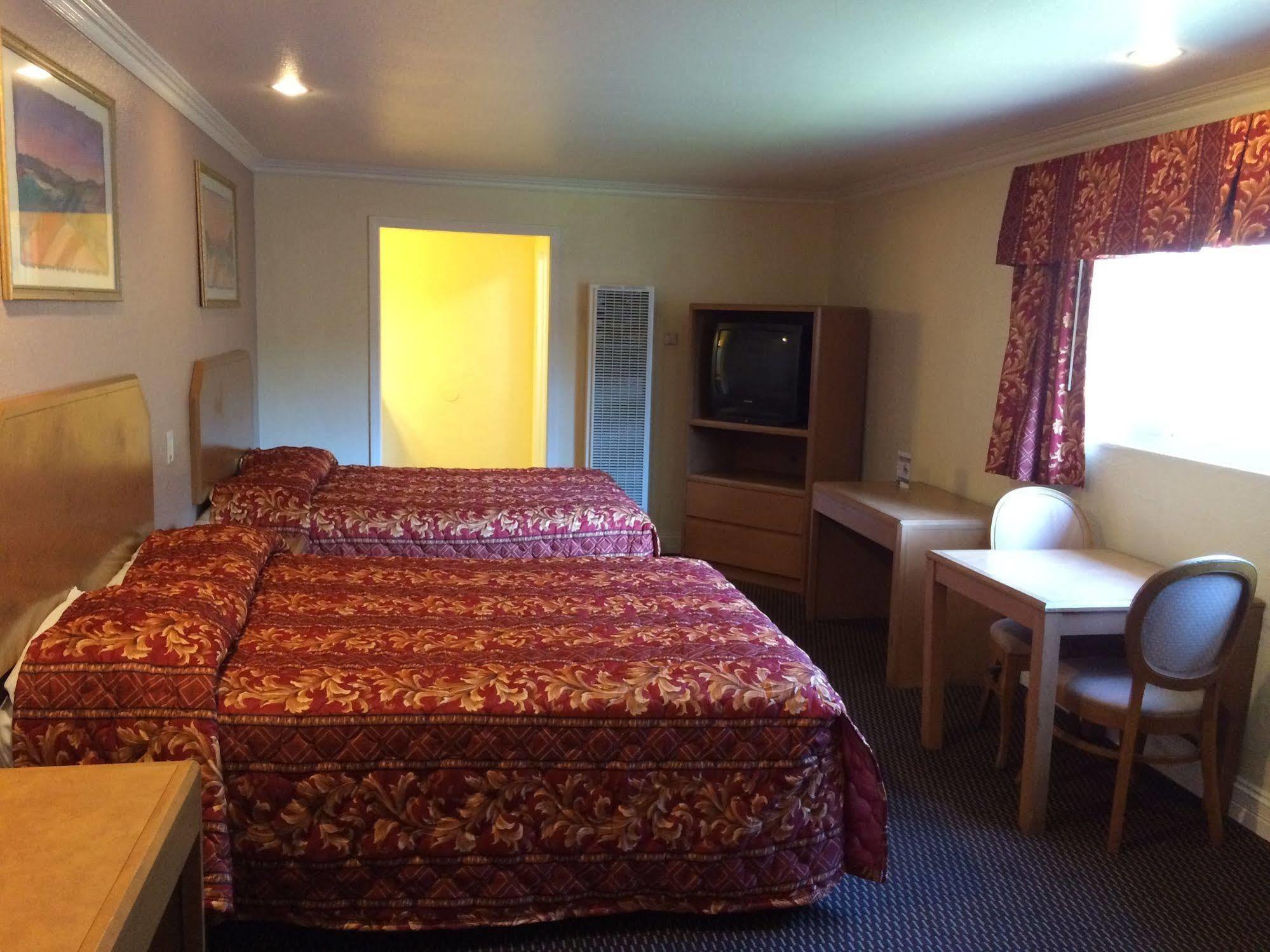 Town And Country Inn Santa Maria  Eksteriør billede